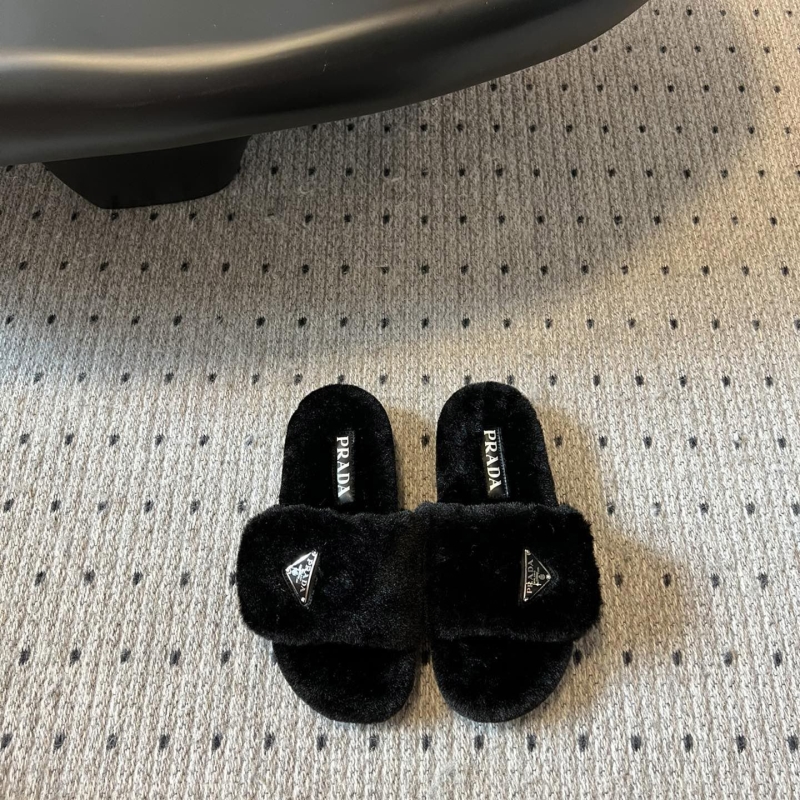 Pra*a slippers